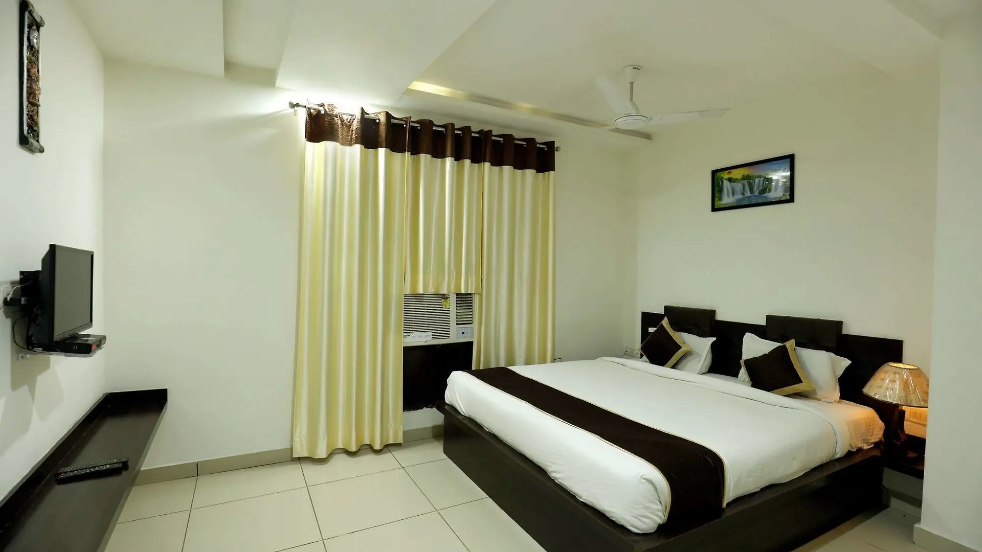 Hotel Areeba Agra  3*, Agra (Uttar Pradesh)